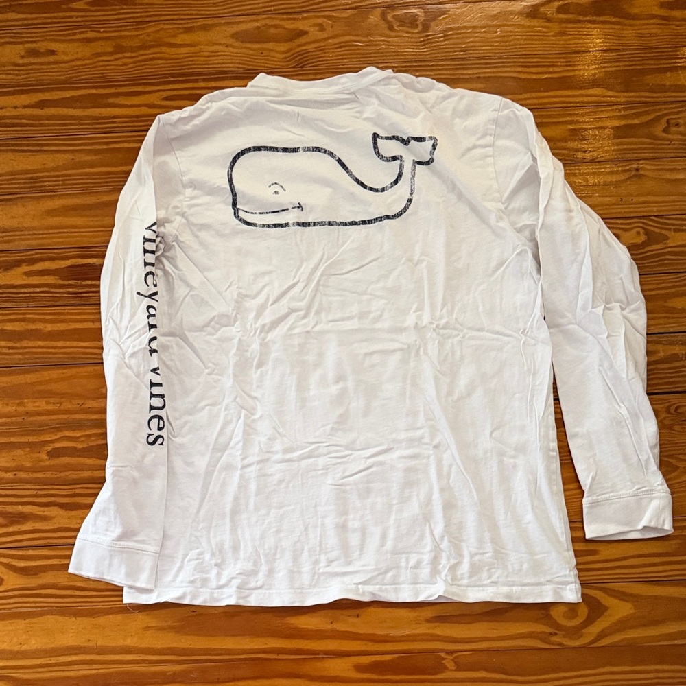 Vineyard Vines White Long Sleeve with Whale Graphic